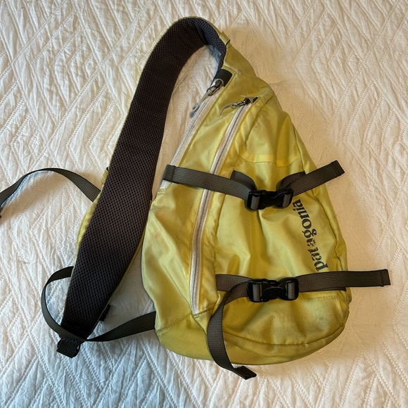 Patagonia Bag Atom 8L Yellow Sling Waist Snap Cross Body Backpack - Picture 1 of 9